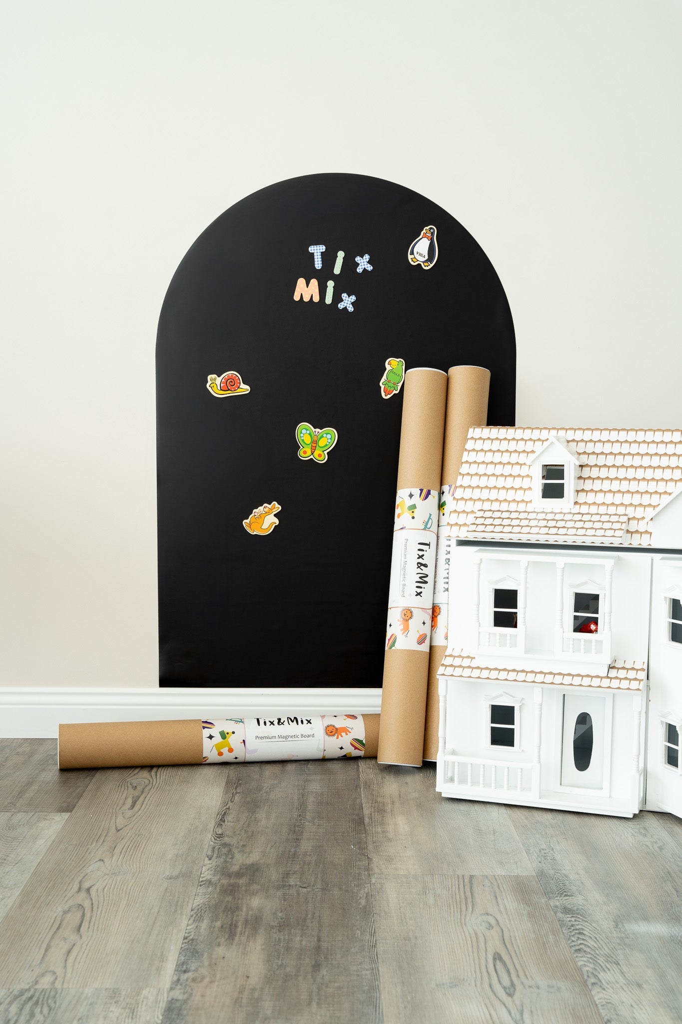 Magnetic wall decal Black Mystery