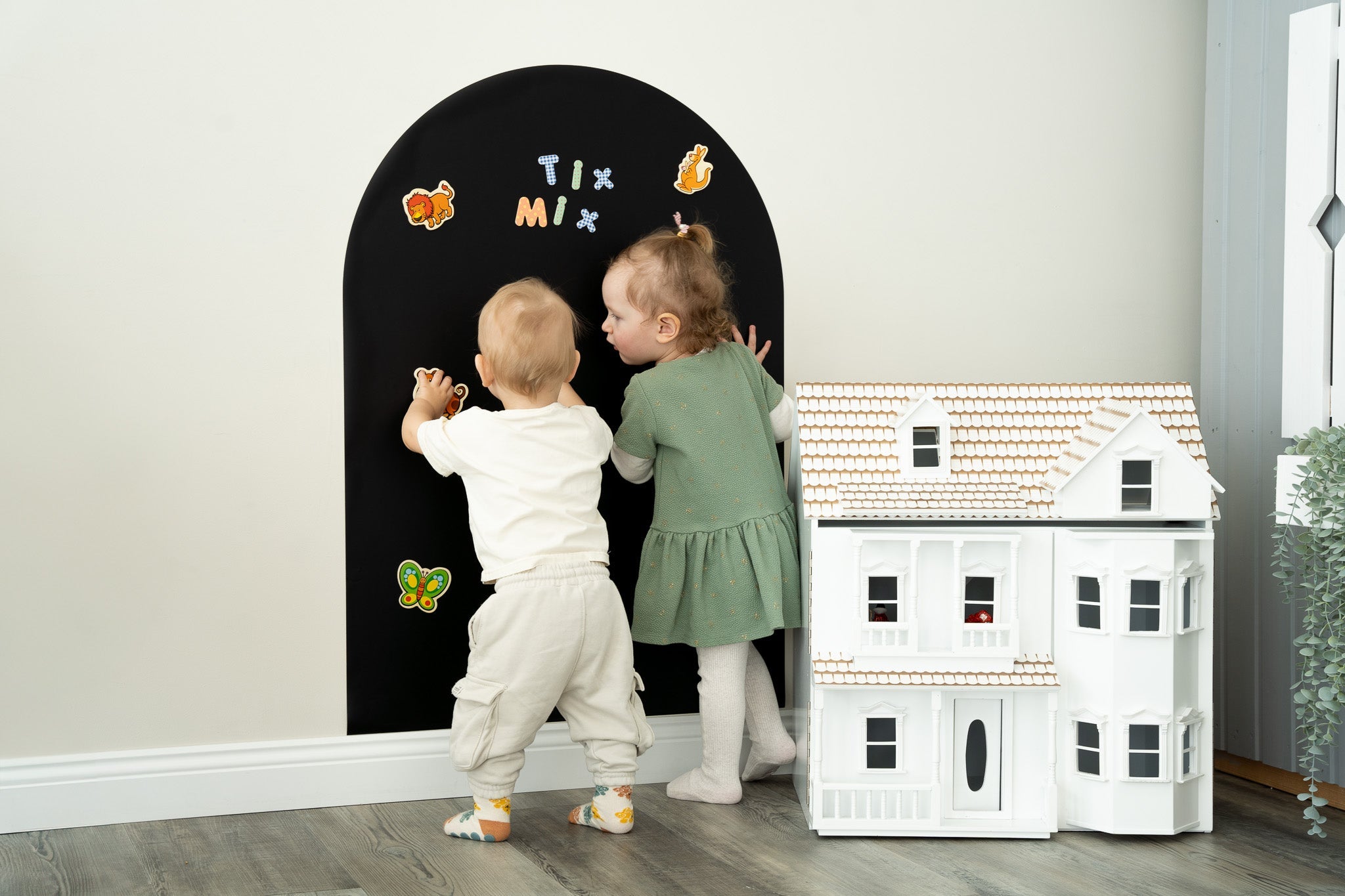 Magnetic wall decal Black Mystery