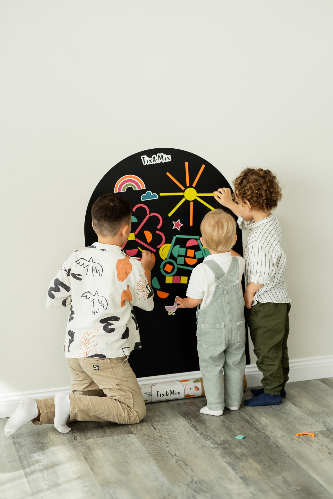 Magnetic wall decal Black Mystery