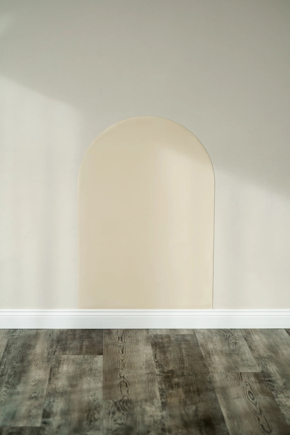 A Tix&Mix white pudding magnetic wall decal on a clean white wall.